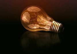 Una bombilla en una imagen de archivo.