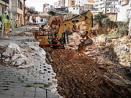 Trabajos de reconstrucción en el tramo urbano del barranco de Chiva.