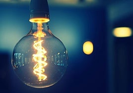 Una bombilla en una imagen de archivo.