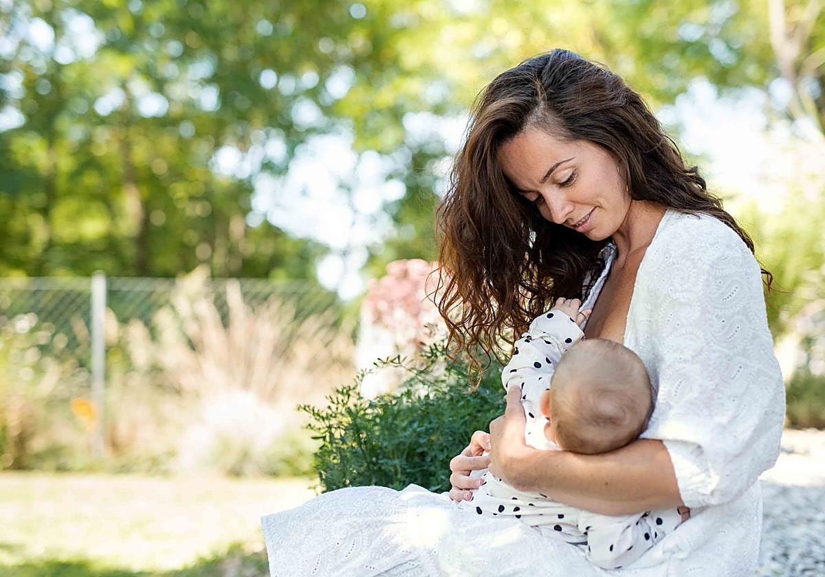 Especialistas de Quirónsalud destacan la importancia del apoyo temprano para garantizar el éxito de la lactancia materna