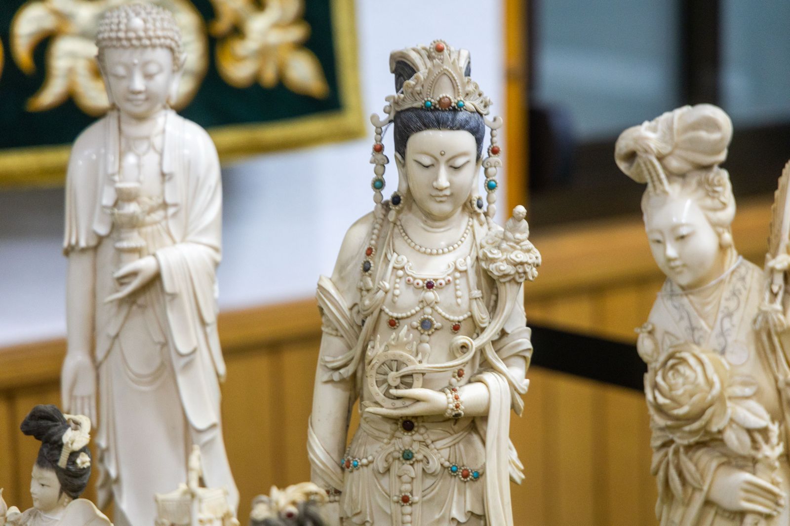 Golpe al tráfico ilegal de piezas de marfil tras la incautación de 127 piezas en un local de Valencia