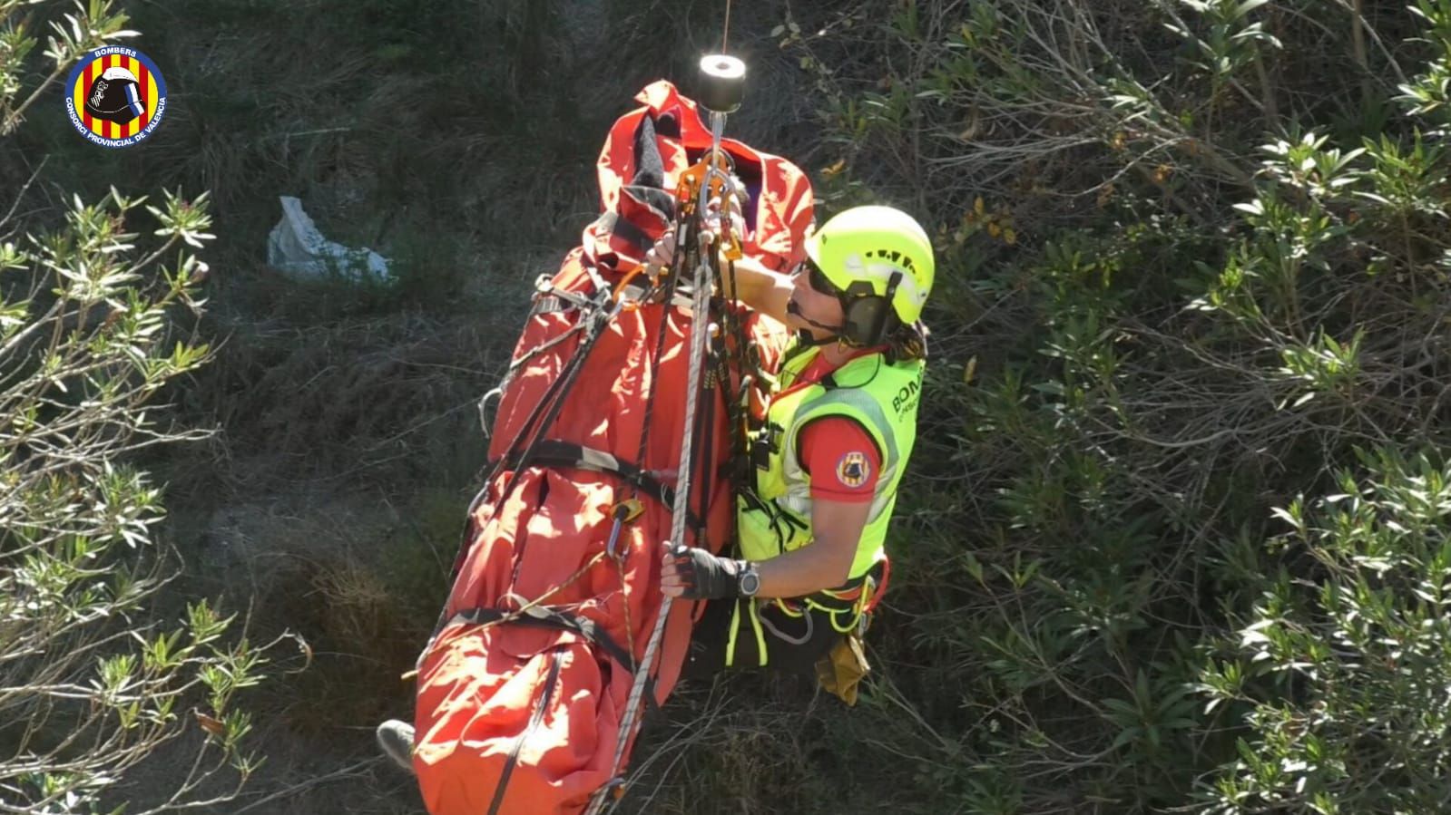 Imagen principal - Rescates en las provincias de Valencia y Castellón