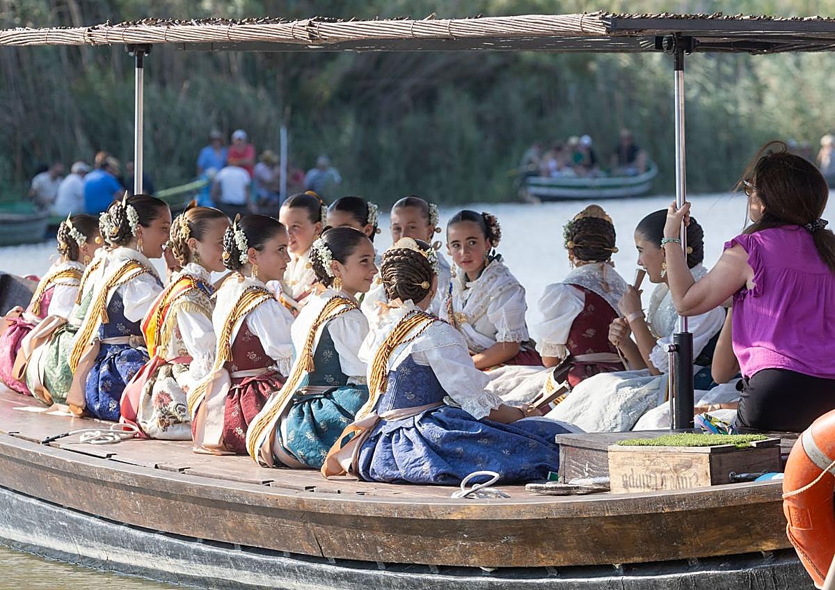 Imagen secundaria 1 - El Palmar peregrina al Cristo de la Salud con el recuerdo vivo de la dana