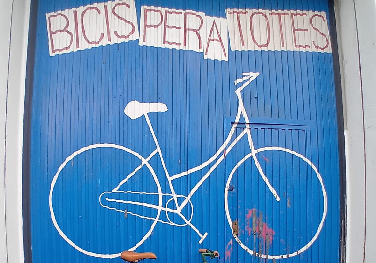 Taller social donde reparan las bicis.