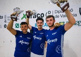 El equipo azul celebra el campeonato