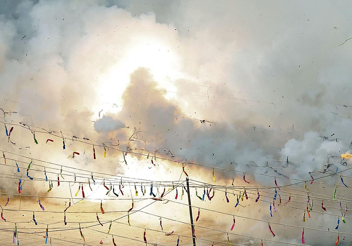 Disparo de una mascletà.