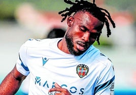 Koyalipou, durante un entrenamiento con el Levante.