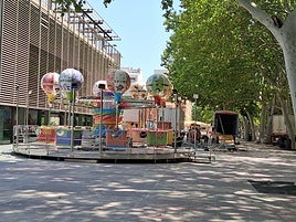 Primeras atracciones que se instalan en Xàtiva de cara a la Fira d'Agost.