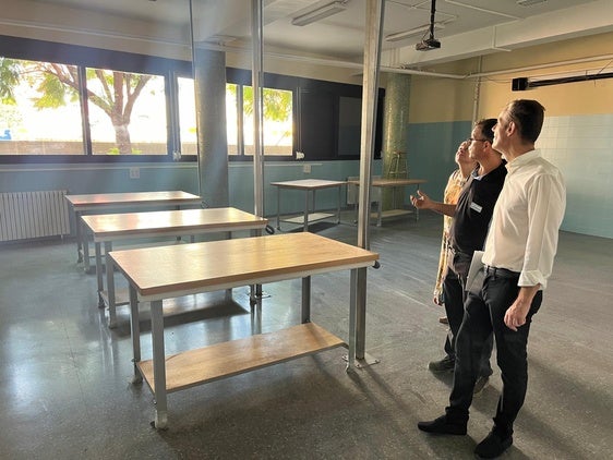 Visita a uno de los colegios en obras.