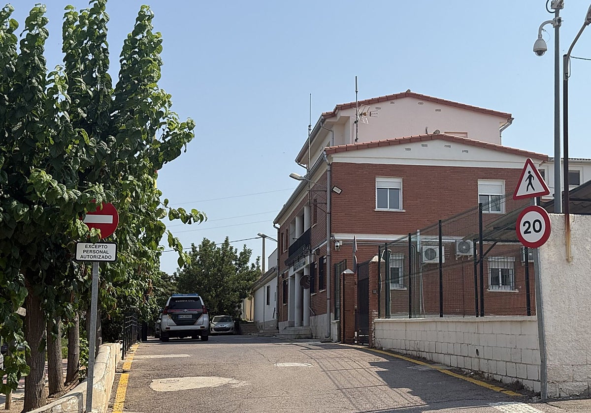 Cuartel de la Guardia Civil donde acudió la madre de la menor a ampliar la denuncia por los abusos.