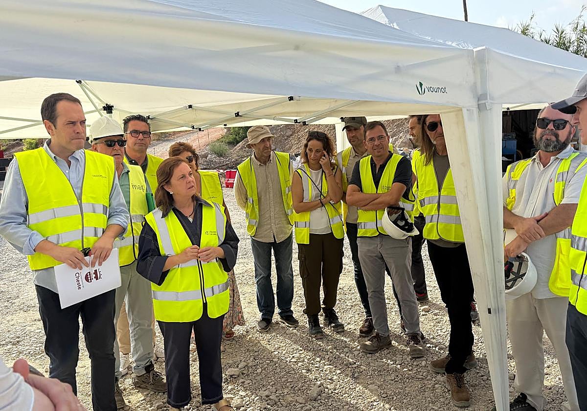 La diputada de Carreteras visita las obras en Cheste.