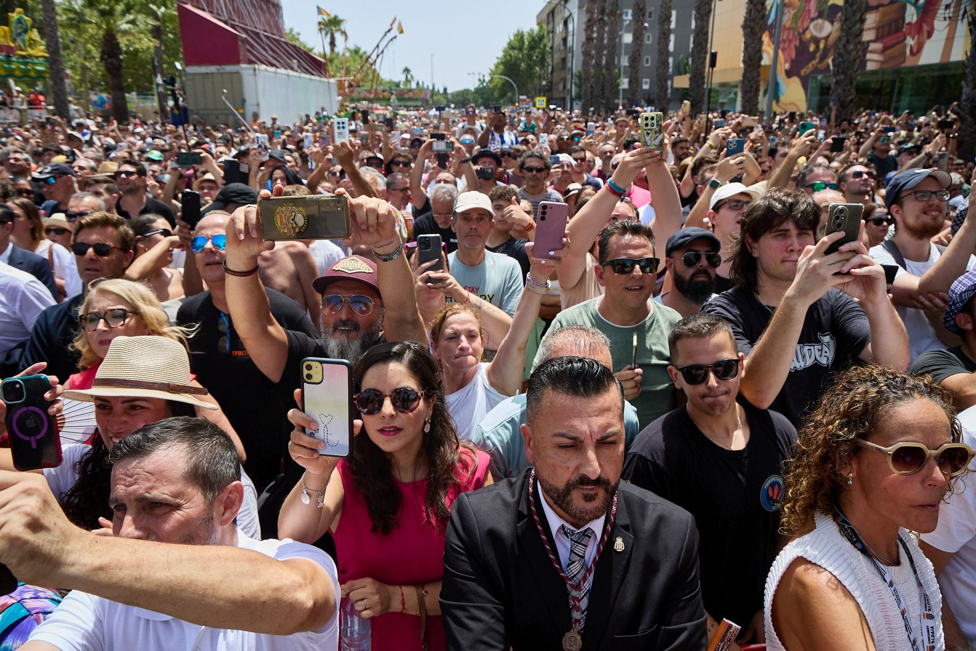 Así ha sido la mascletà más grande de la historia
