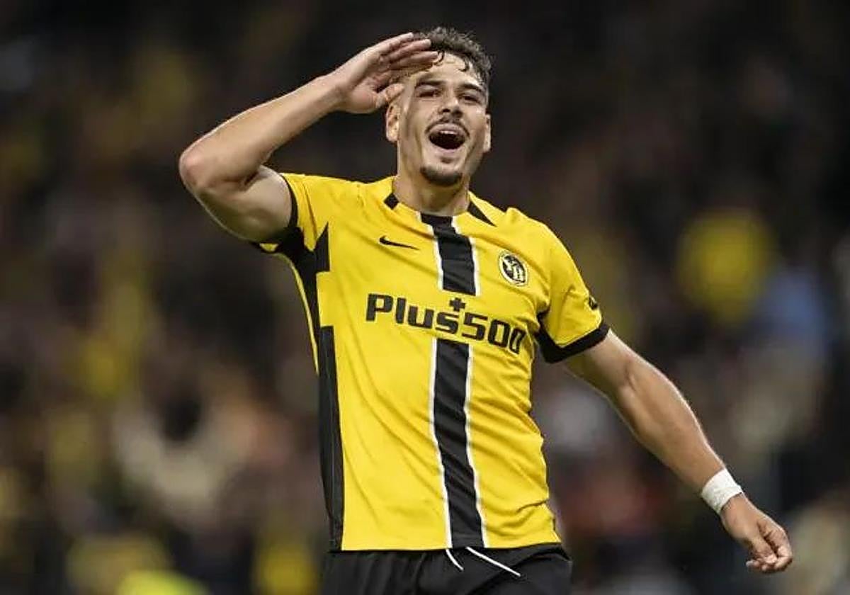 Filip Ugrinic celebrando un gol con la camiseta del Young Boys.
