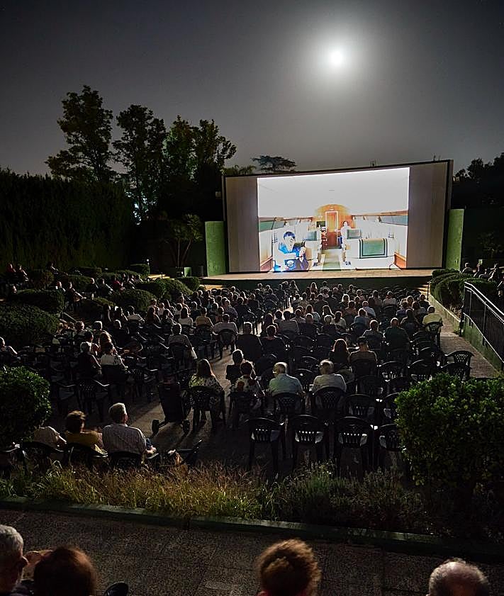 Imagen secundaria 2 - El cine planta cara a Netflix en l&#039;Eliana