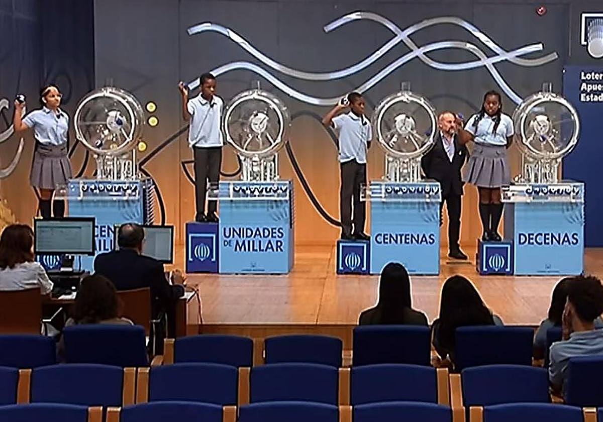 Un momento del sorteo de la Lotería Nacional celebrado este jueves.