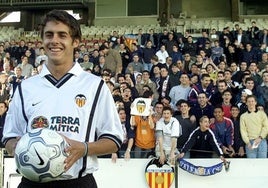 Pablo Aimar, procedente de River Plate, presentado en Mestalla en 2001