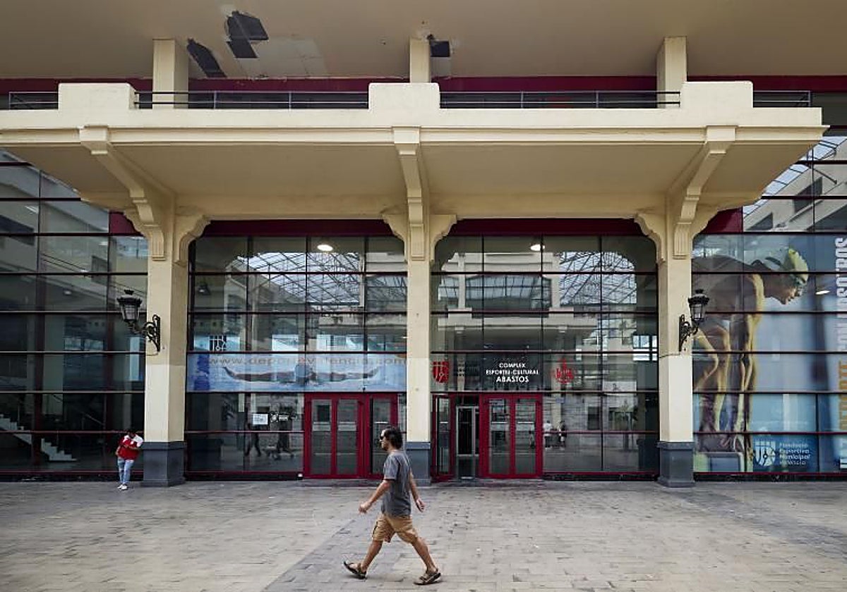 Acceso al polideportivo de Abastos.