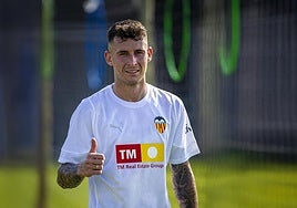 Dani Raba en un entrenamiento con el Valencia.