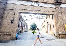 Naves pendientes de rehabilitación en la calle Juan Verdeguer.