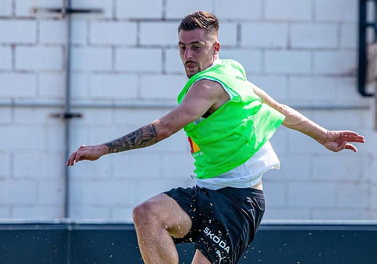 Baptiste Santamaria, entrenándose con el Valencia.
