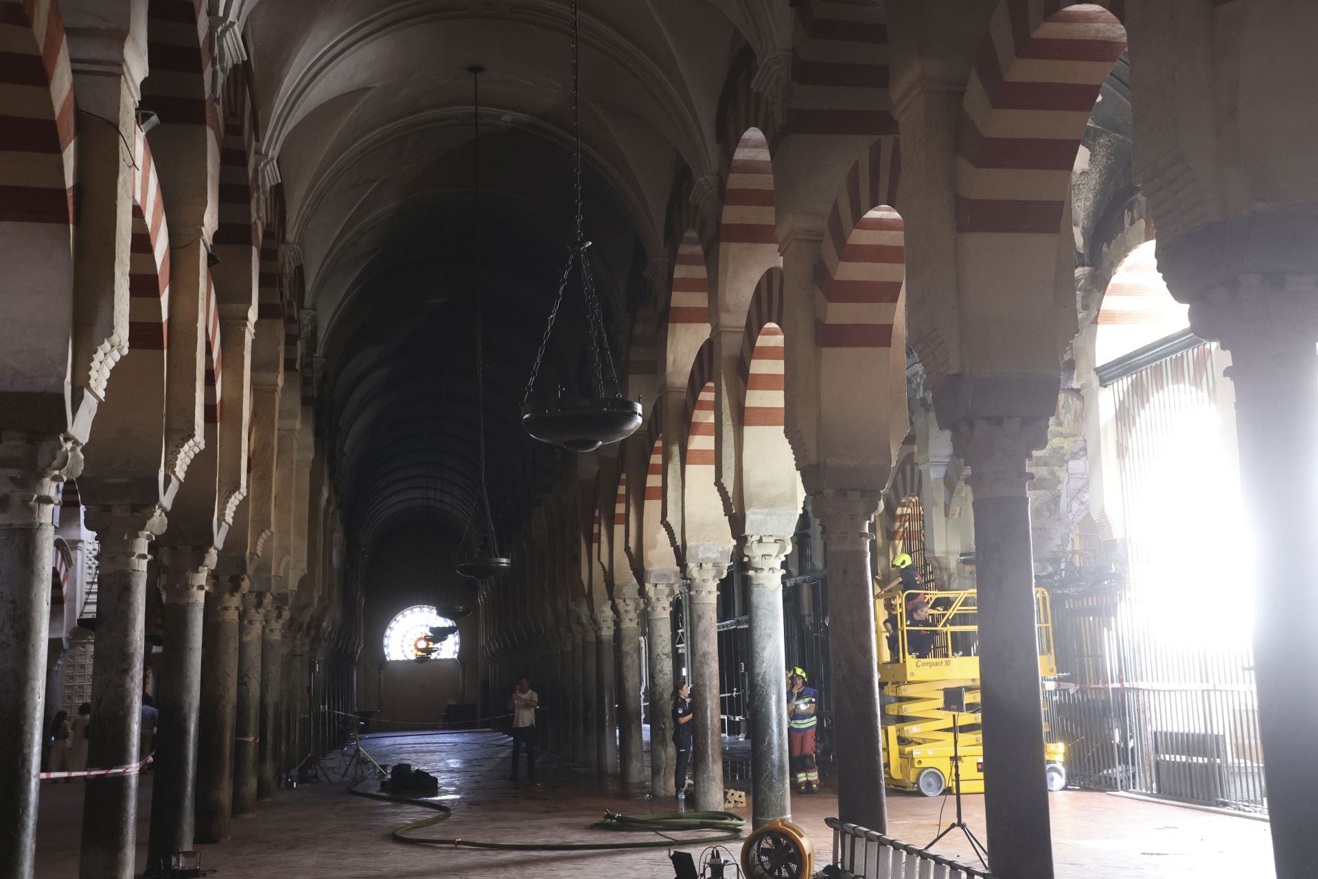 Así ha quedado por dentro la mezquita de Córdoba tras el incendio