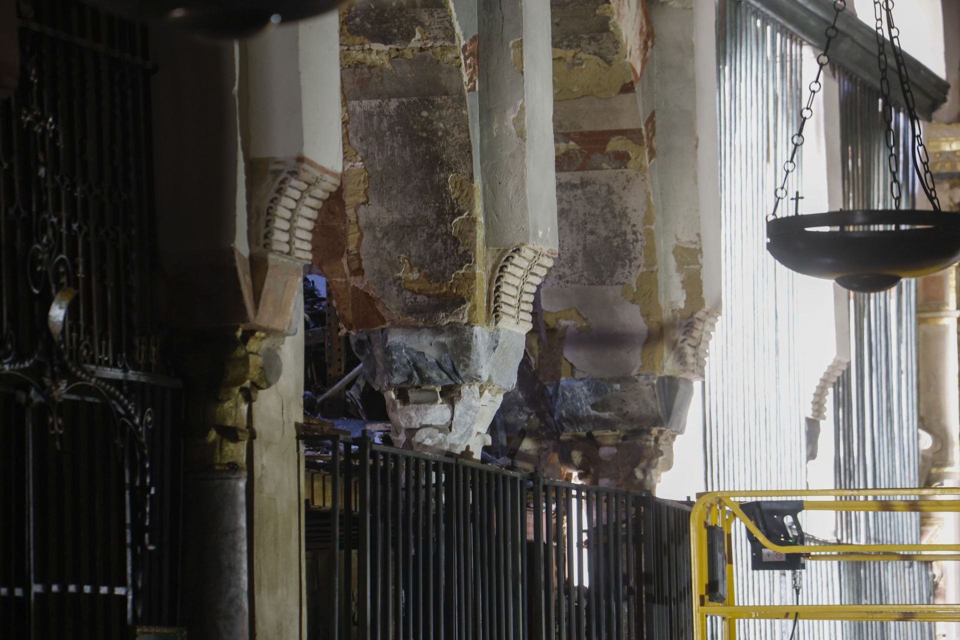 Así ha quedado por dentro la mezquita de Córdoba tras el incendio