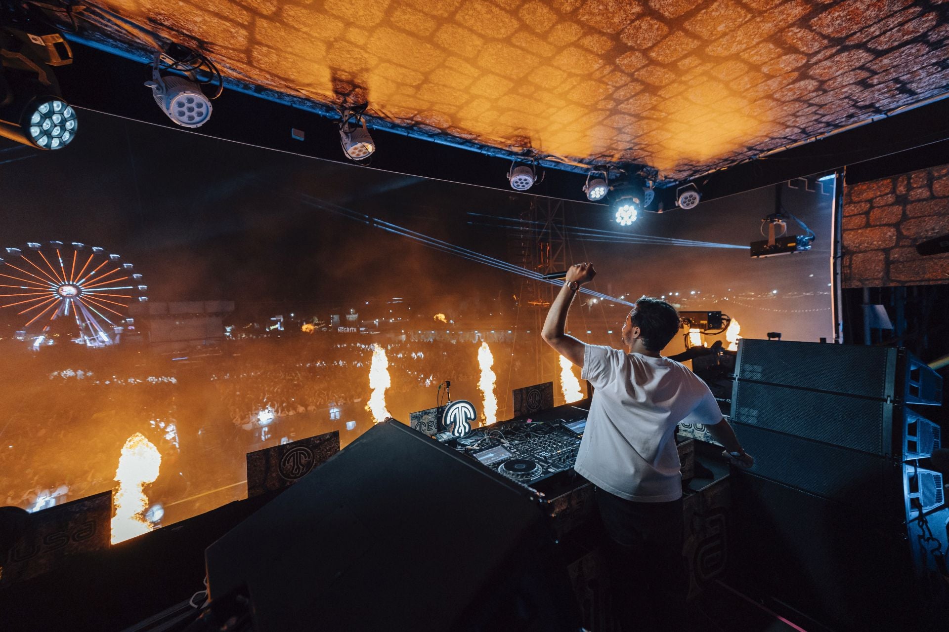 Fotos: Un show de fuegos artificiales y 250 drones ilumina el cielo del Medusa