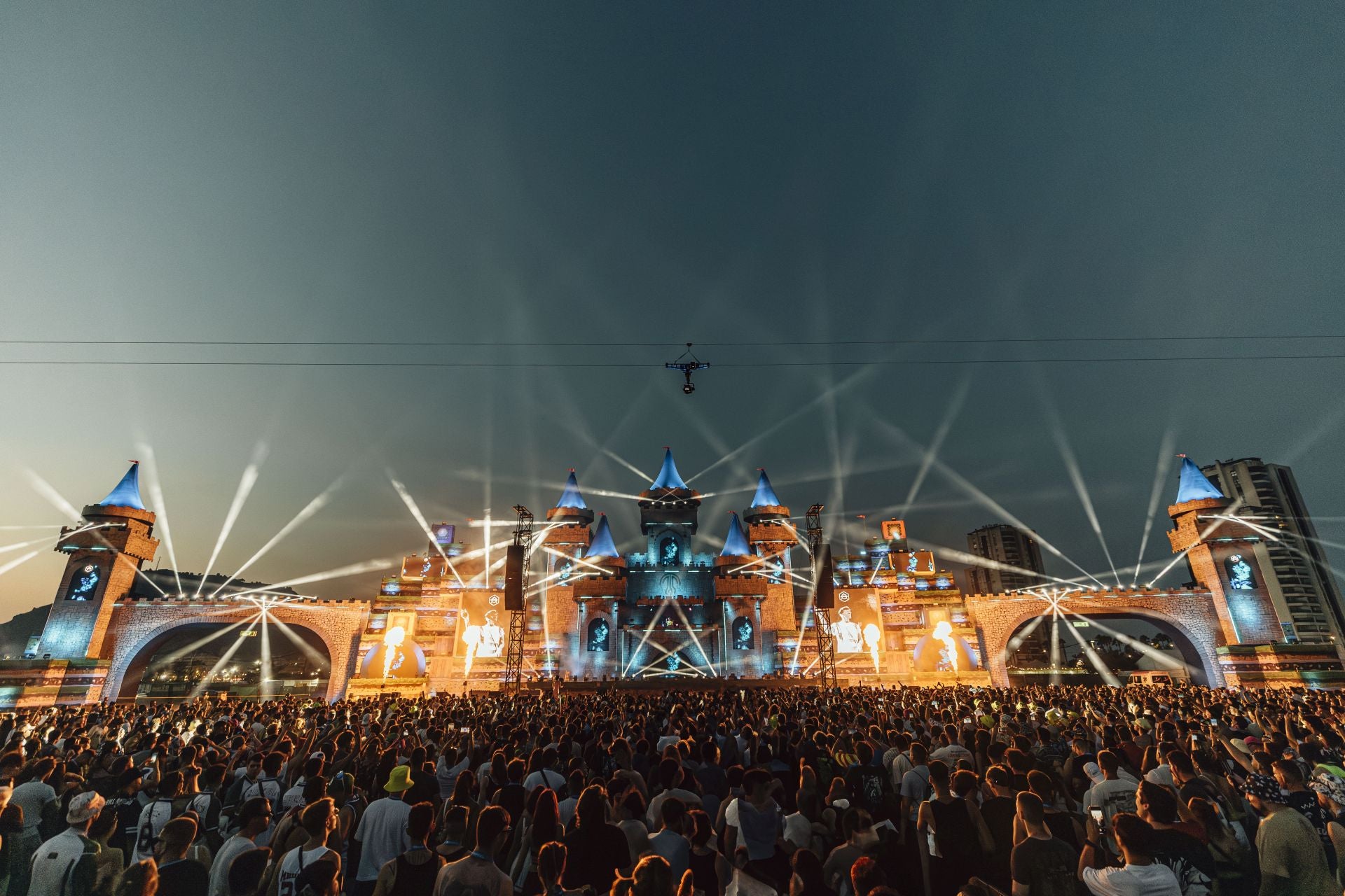 Fotos: Un show de fuegos artificiales y 250 drones ilumina el cielo del Medusa