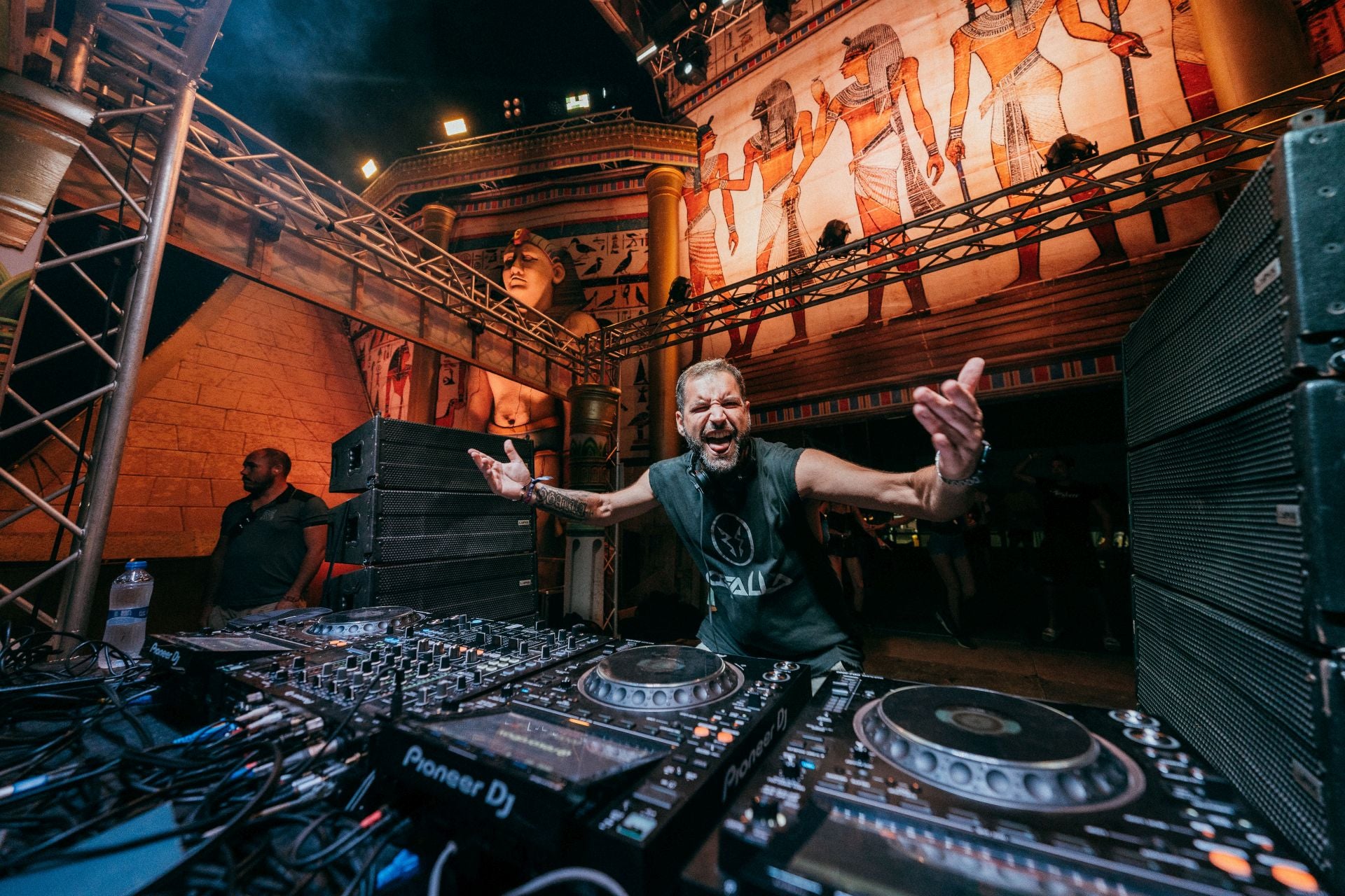 Fotos: Un show de fuegos artificiales y 250 drones ilumina el cielo del Medusa