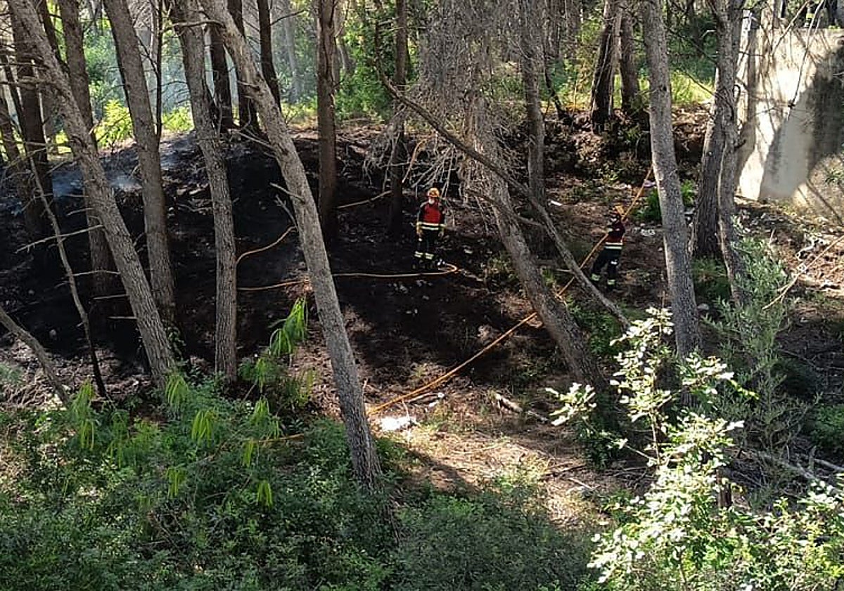 Imagen principal - Intervención de los equipos de emergencias en Xàbia.