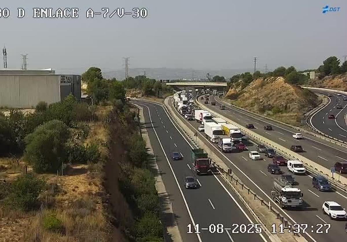 Atasco en la A-7.