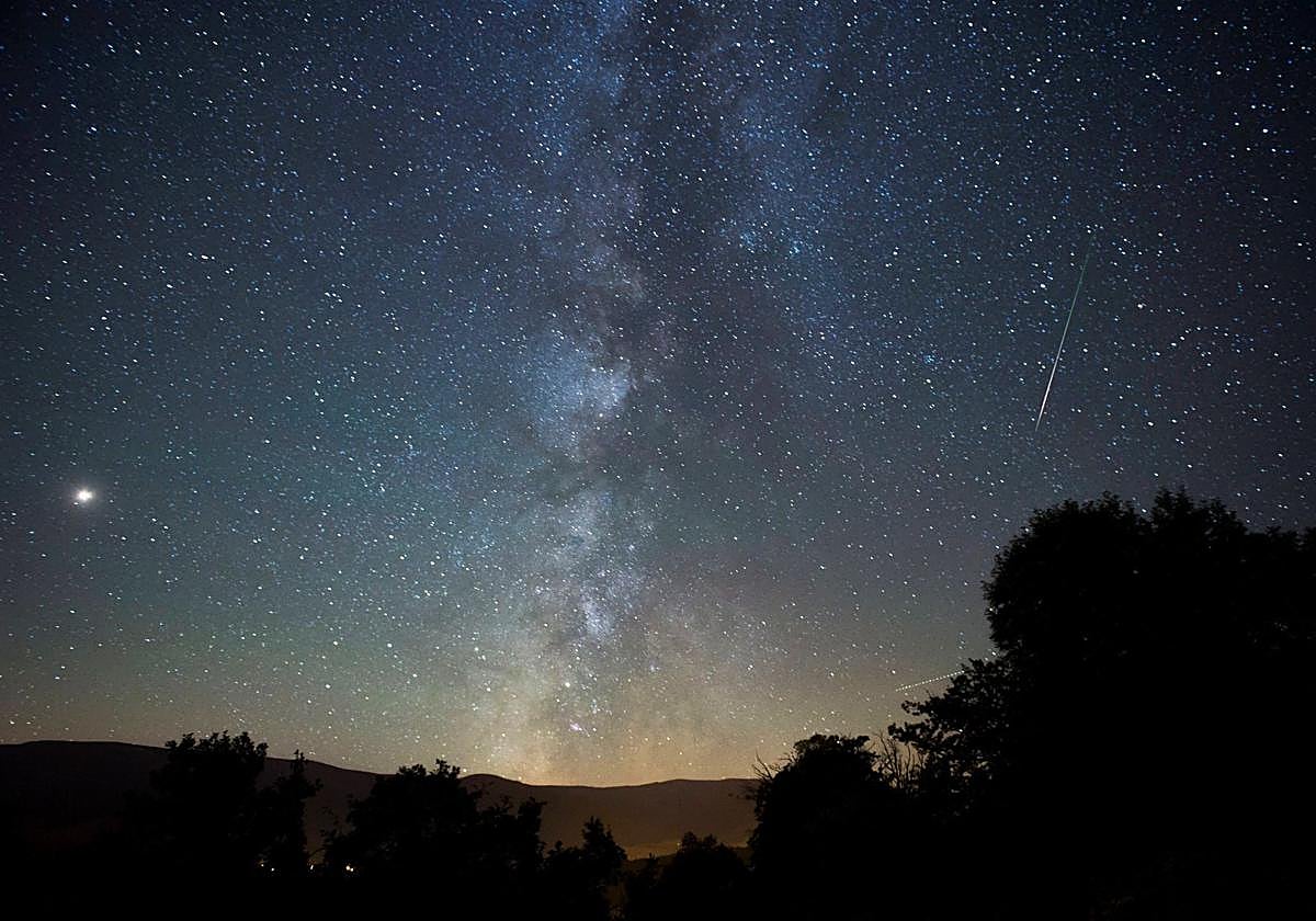 Lluvia de perseidas en Proaño (Cantabria)