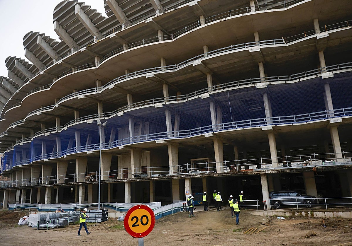 Las obras del nuevo Mestalla, durante la última visita de Kiat Lim.