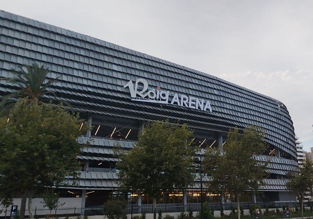 La fachada del Roig Arena, con el logo de su nombre.