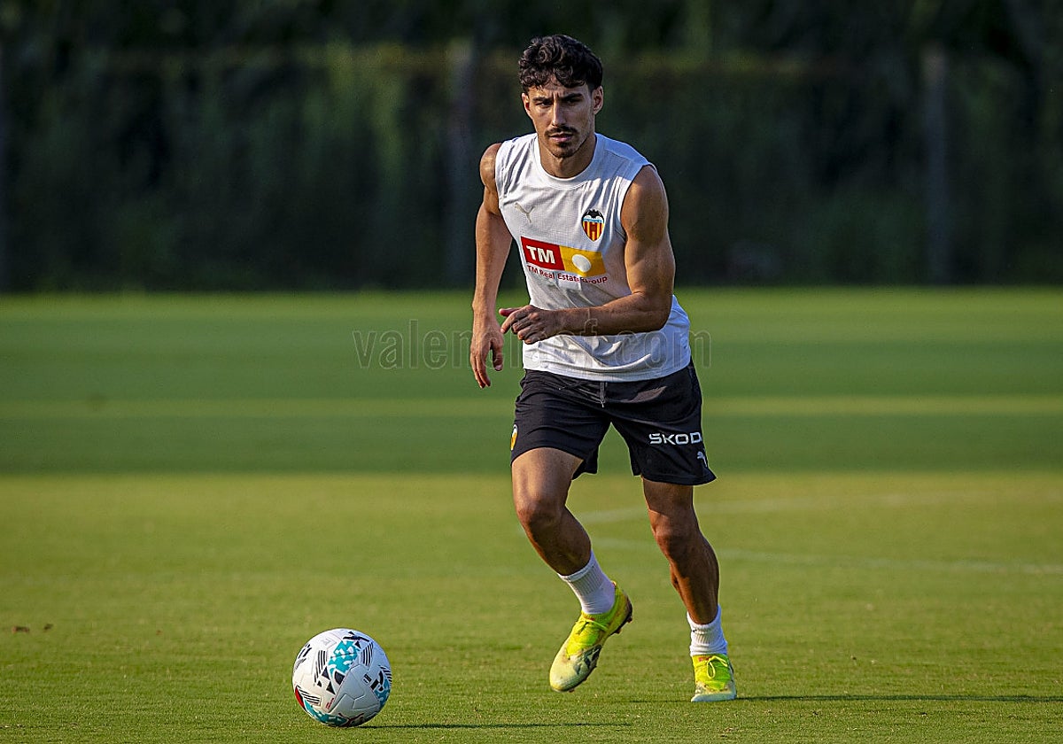 Almeida entrenando en pretemporada.