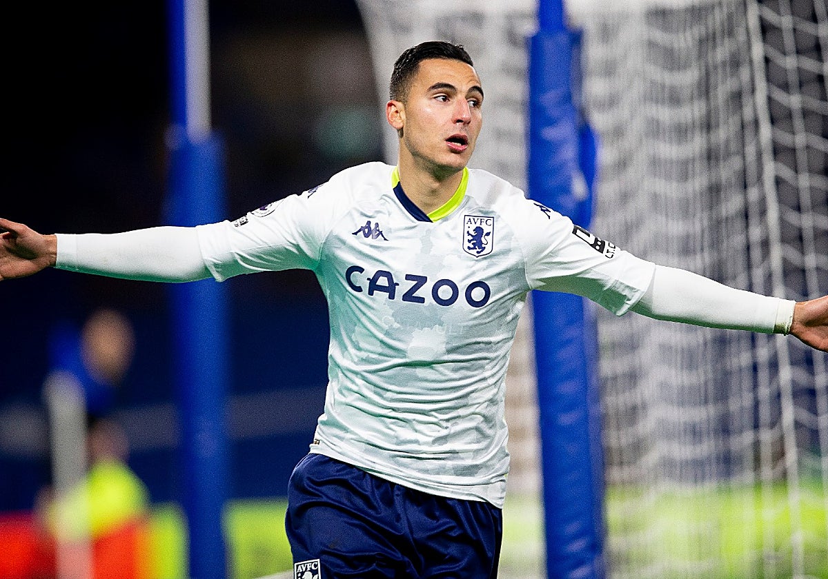 El Ghazi celebrando un gol con el Aston Villa.