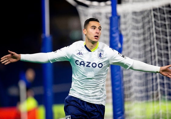 El Ghazi celebrando un gol con el Aston Villa.
