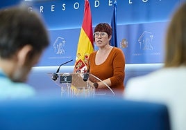 La diputada de Compromís Águeda Micó durante una rueda de prensa anterior a la Junta de Portavoces