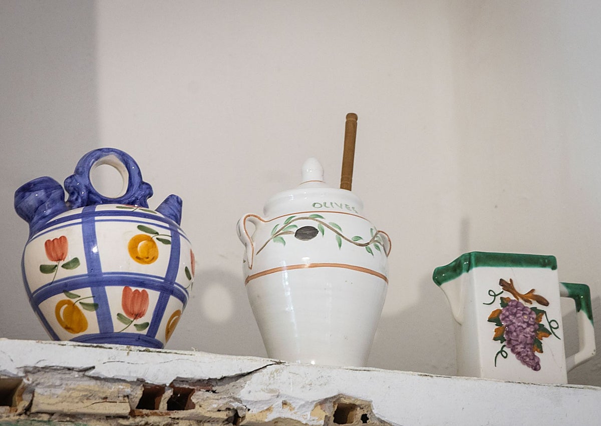 Imagen secundaria 1 - Azulejos de la alquería de Benimaclet y Manuel García-Pardo y Miguel Maestegui, con una de las acciones reivindicativas que han realizado.