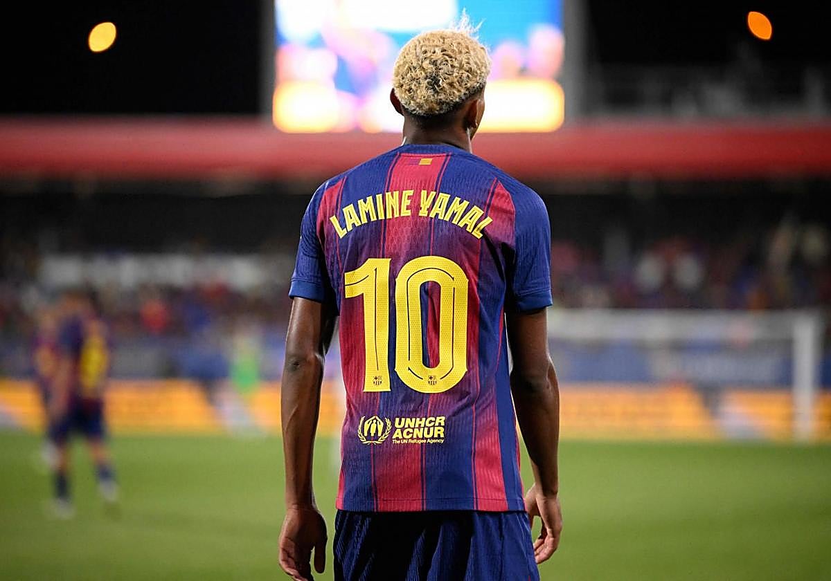 Lamine Yamal en el partido ante el Como.