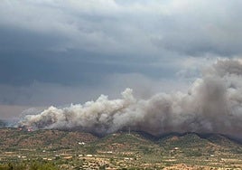 El incendio de Teresa de Cofrentes ya está perimetrado y sin llama y afecta a 500 hectáreas