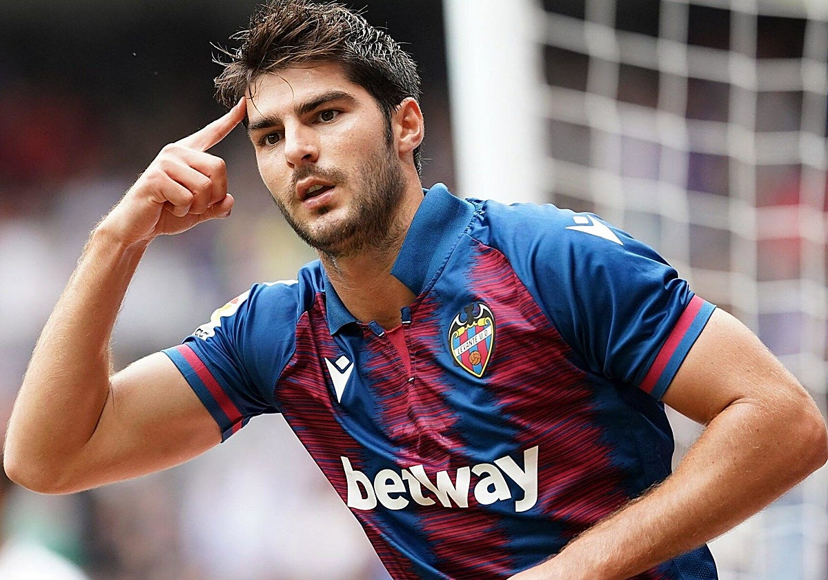 Melero celebrando un gol con el Levante.