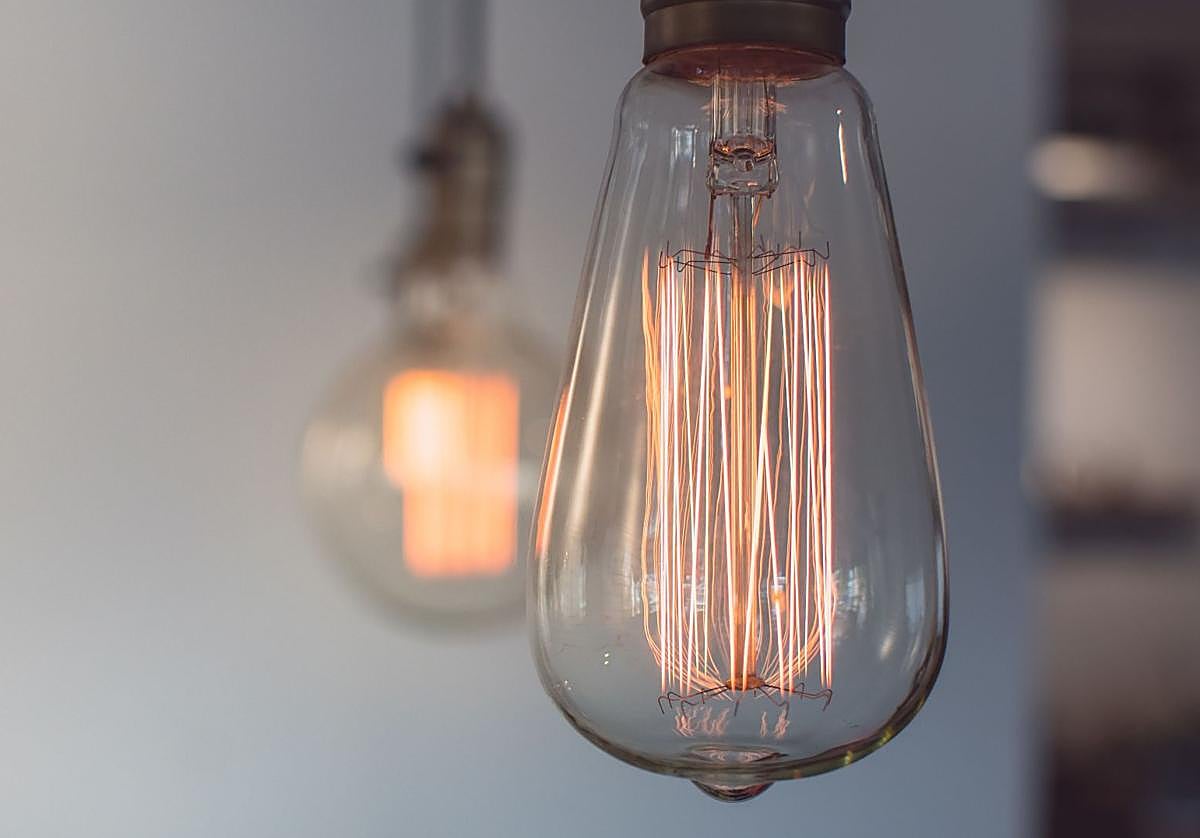 El precio de la luz mantiene la tendencia bajista.