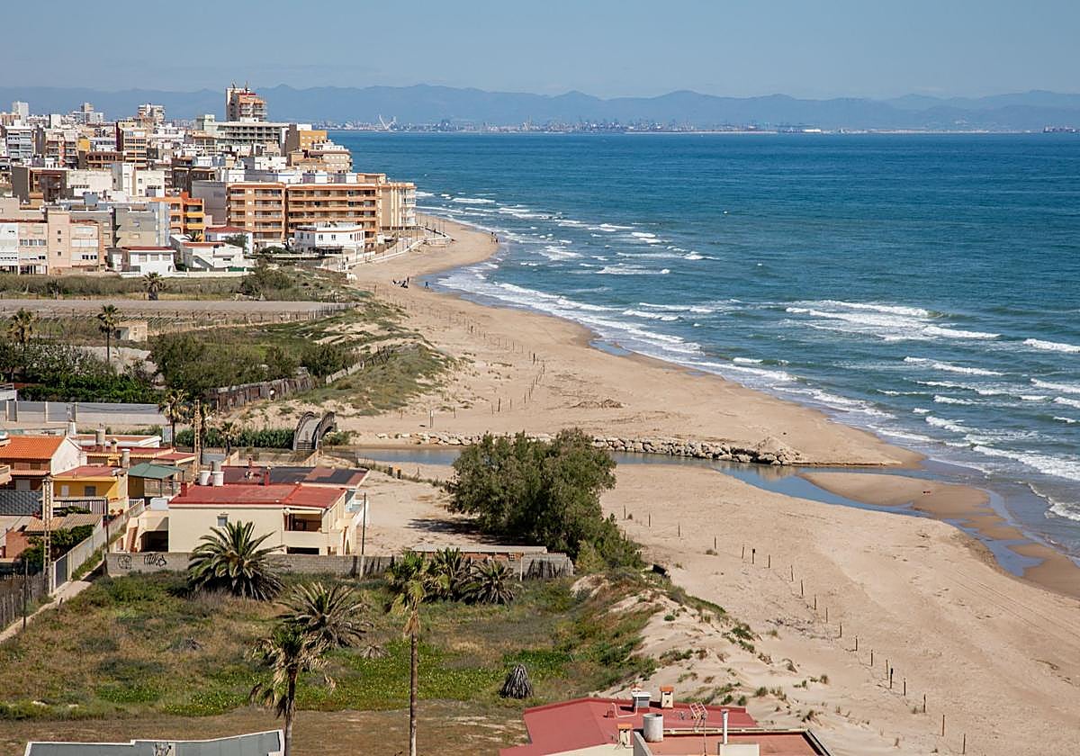 Vista general de la playa del Mareny en Sueca.