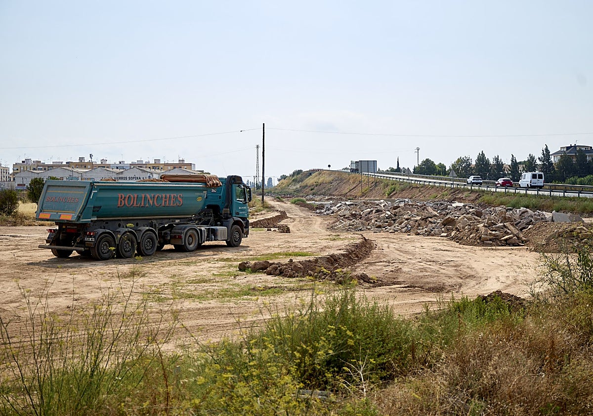 Imagen principal - Otra carretera en obras: la CV-32 se amplía tras veinte años de espera