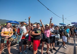 Seguidores del festival en el momento de la apertura de las taquillas.