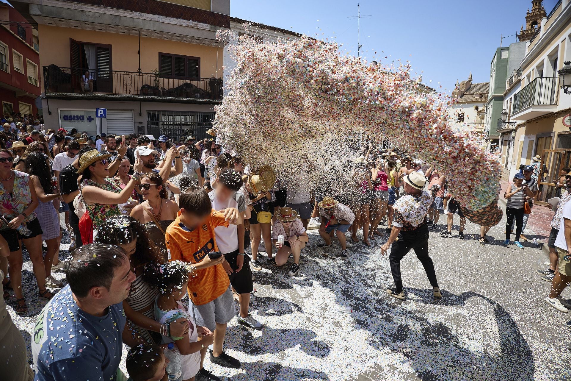 Color, calor, música y &#039;alfàbegues&#039; en Bétera
