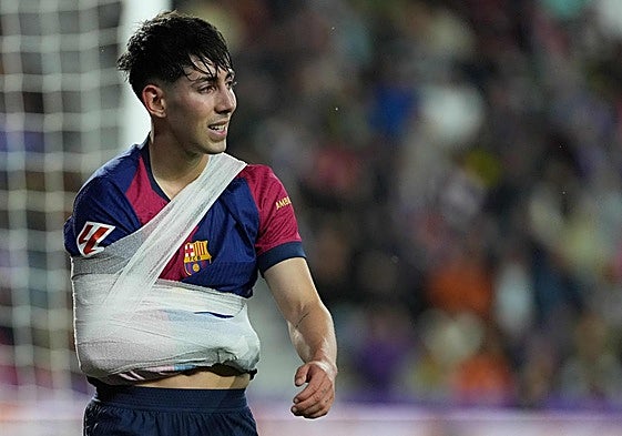 Dani Rodríguez se marcha lesionado en su debut con el Barça.