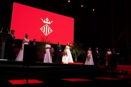 Momento en el que Irene Díez es coronada como Reina de la Fira.