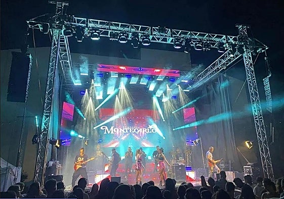 Una actuación de la Orquesta Montecarlo.